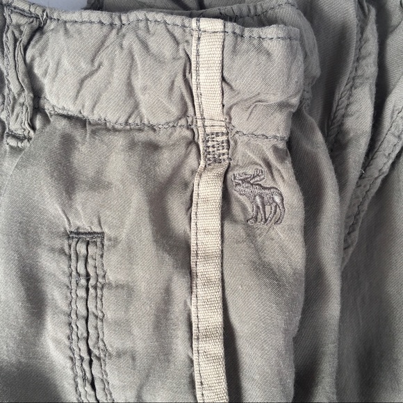 Abercrombie & Fitch Gray Crop Capri Cargo Pants - Picture 3 of 16